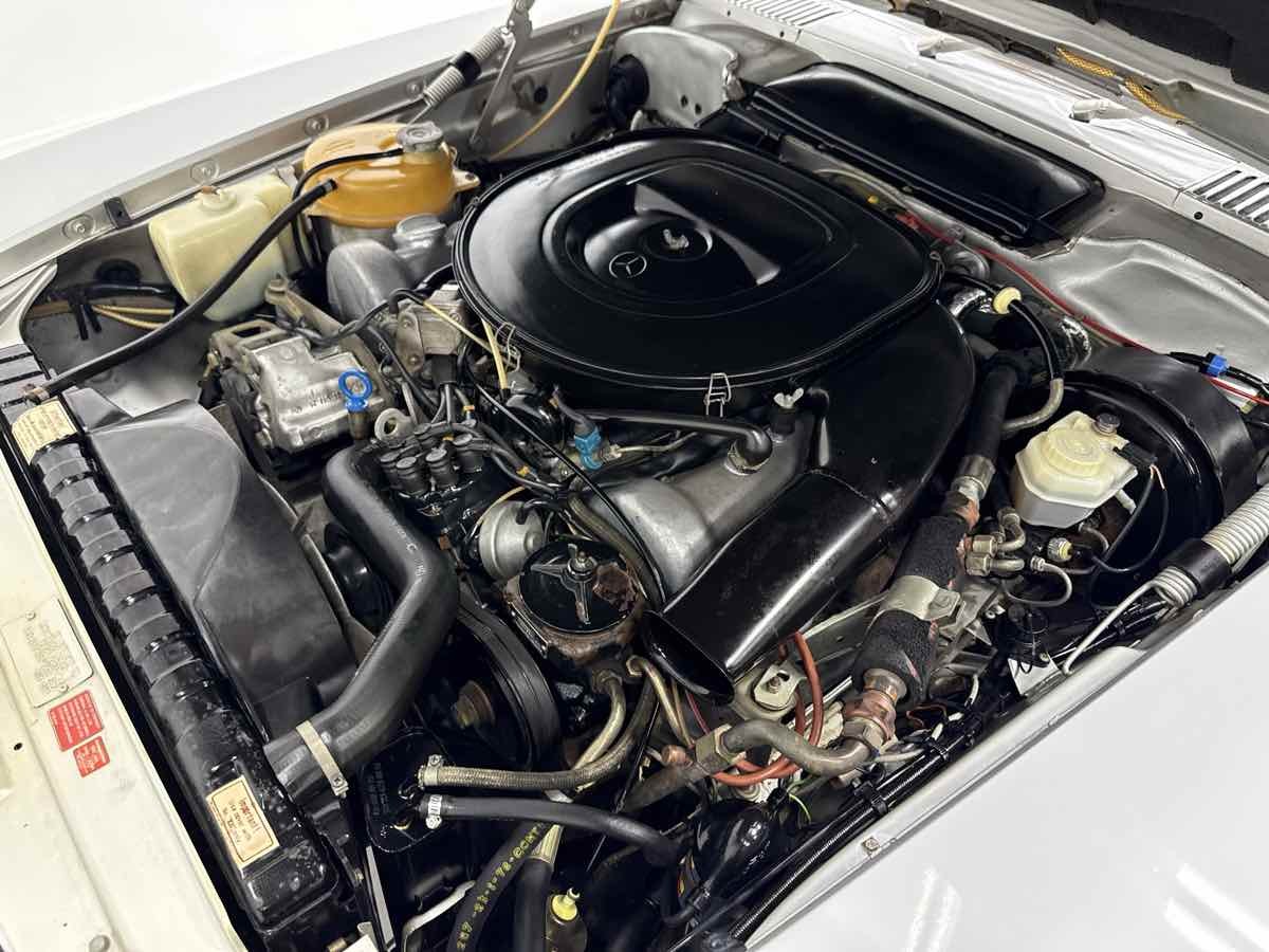 450-SL-Mercedes-1976-36