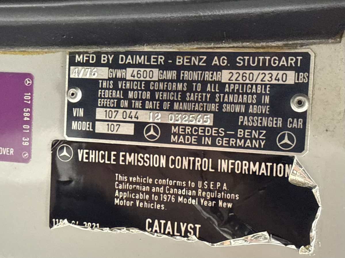 450-SL-Mercedes-1976-38