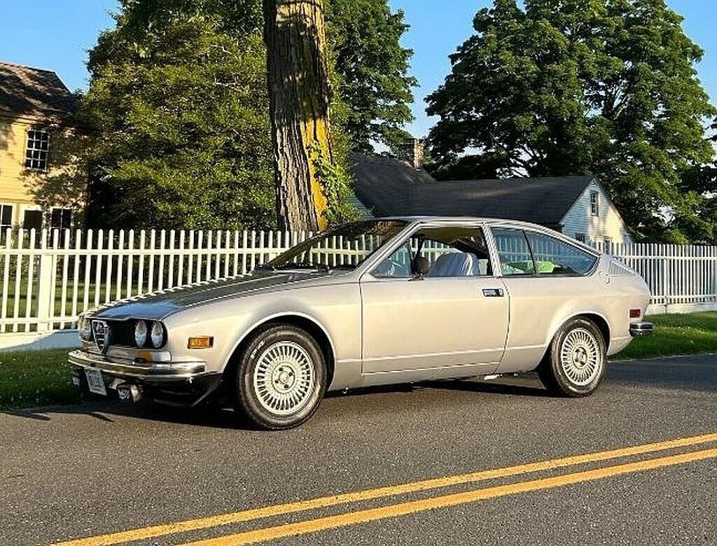 Alfa-Romeo-Alfetta-1976-Coupe-24