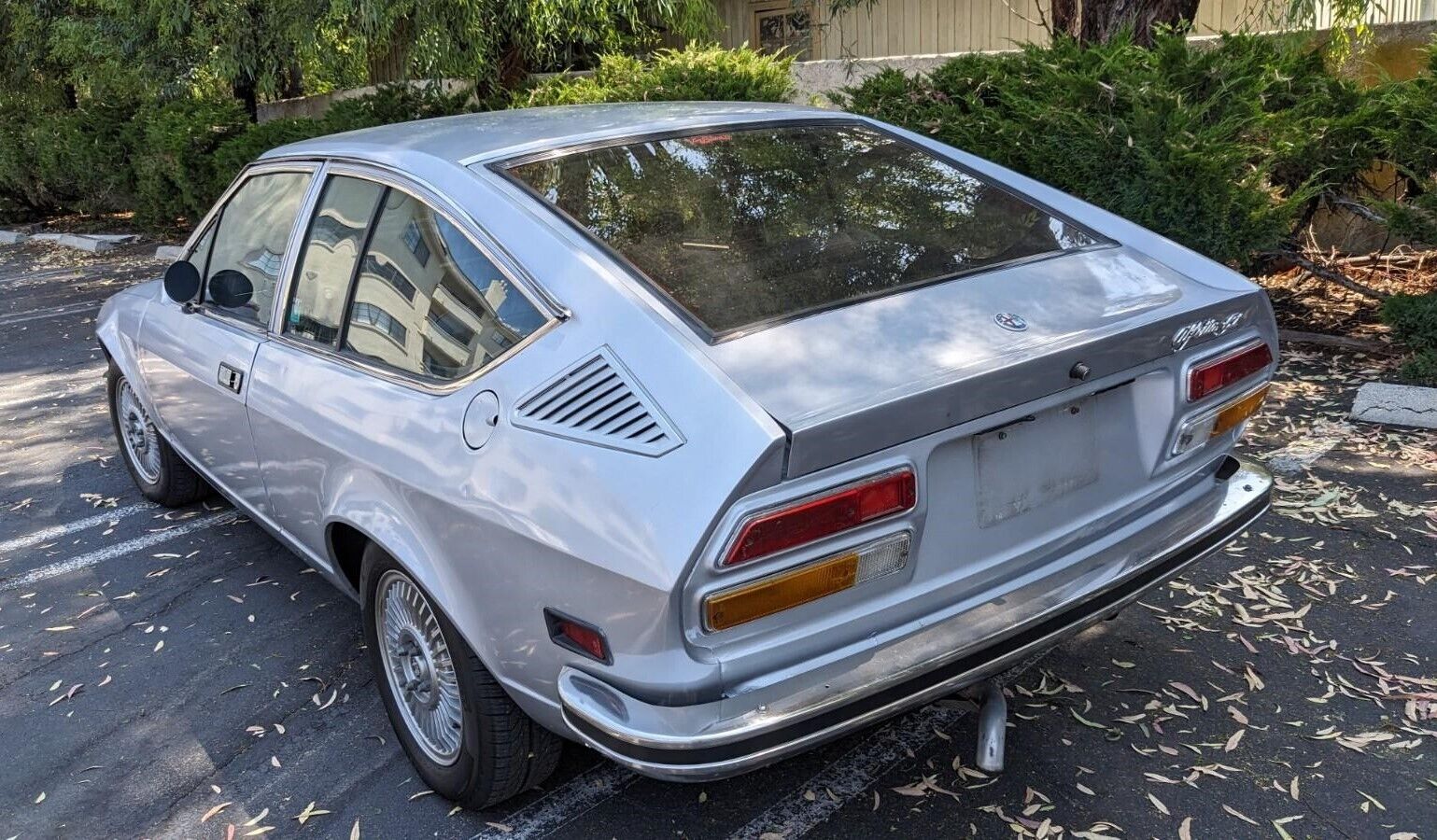 Alfa-Romeo-Alfetta-1976-Coupe-5