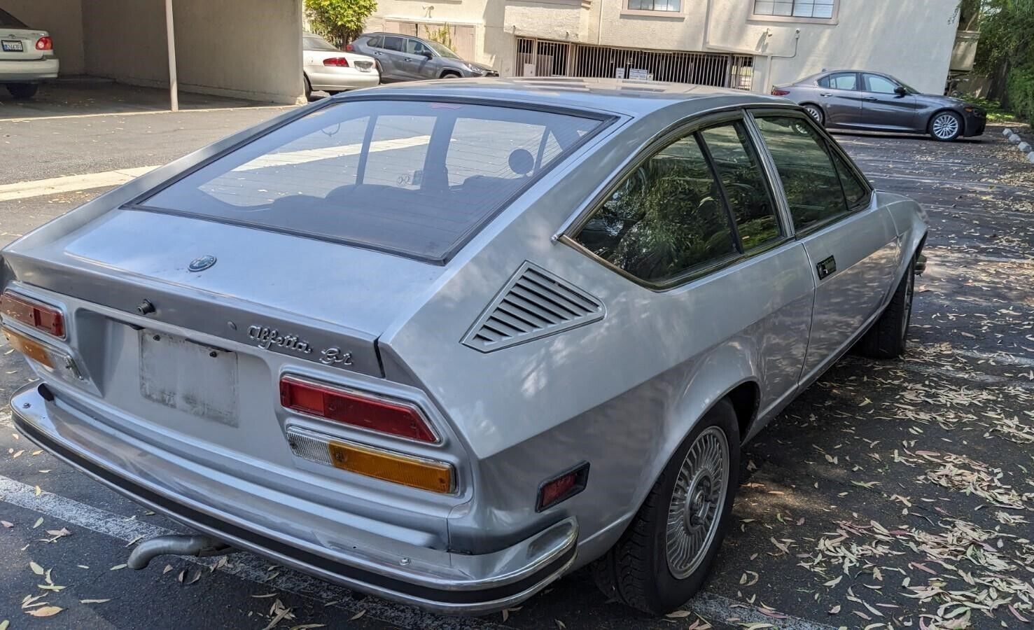 Alfa-Romeo-Alfetta-1976-Coupe-7