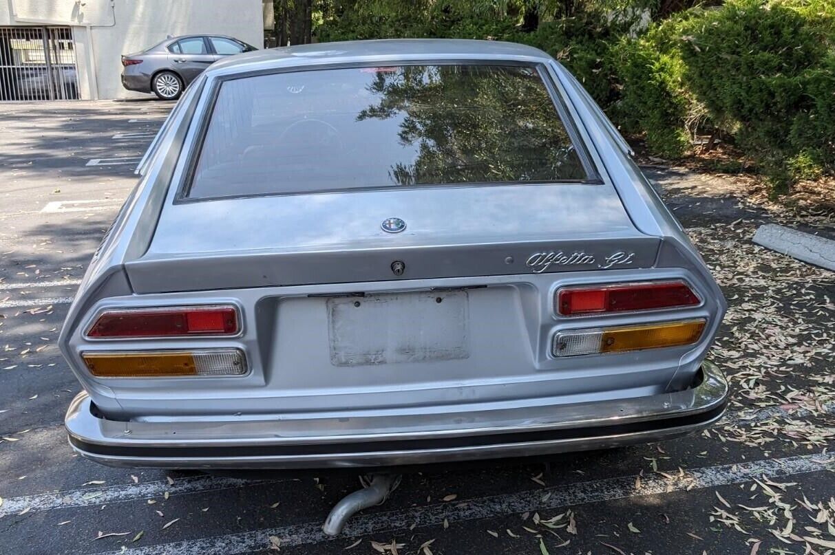 Alfa-Romeo-Alfetta-1976-Coupe-8