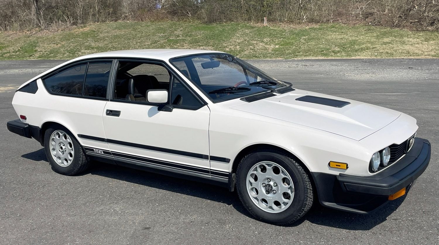 Alfa-Romeo-GTV-6-1985-Coupe