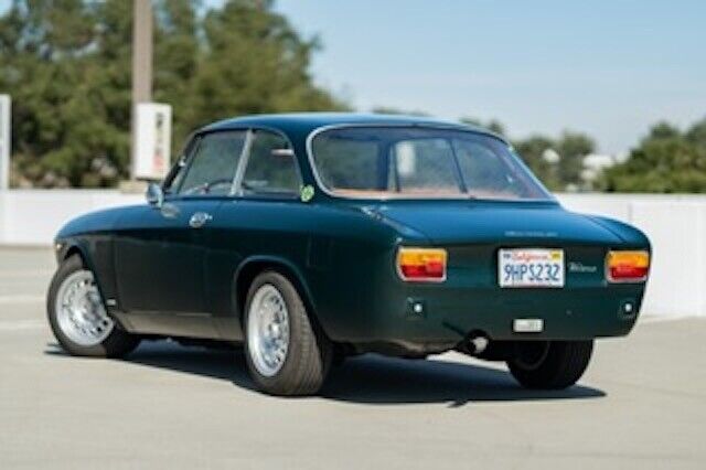 Alfa-Romeo-Giulia-1967-2