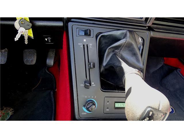 Alfa-Romeo-Spider-1987-CONVERTIBLE-17
