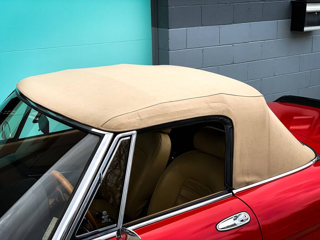 Alfa-Romeo-Spider-1987-Convertible-11