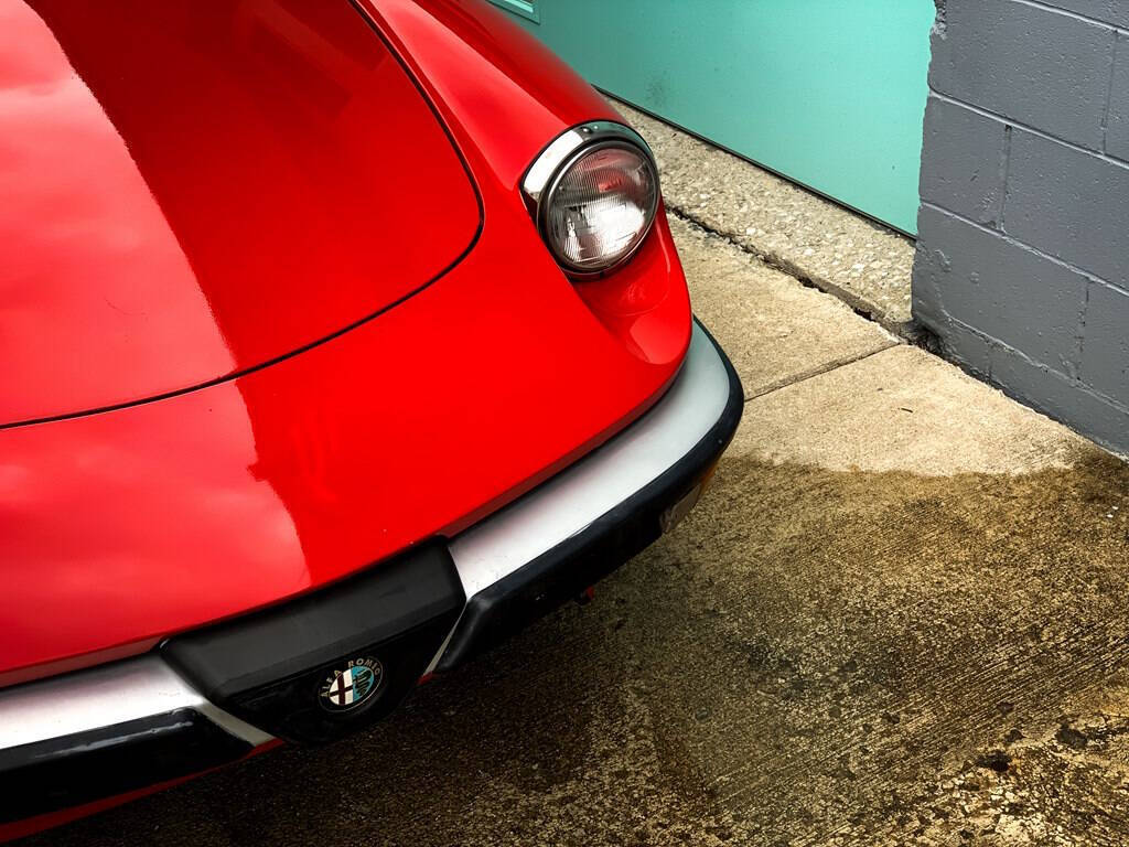 Alfa-Romeo-Spider-1987-Convertible-17