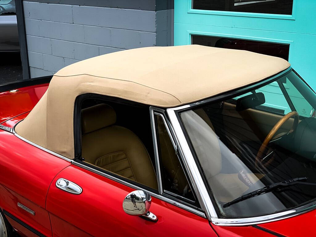 Alfa-Romeo-Spider-1987-Convertible-19