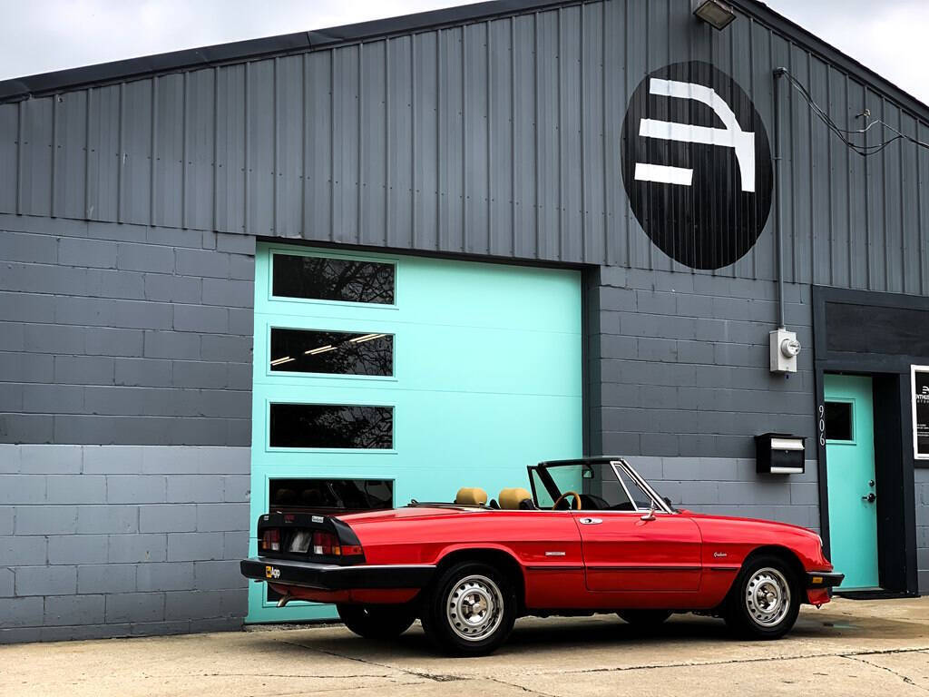 Alfa-Romeo-Spider-1987-Convertible-21