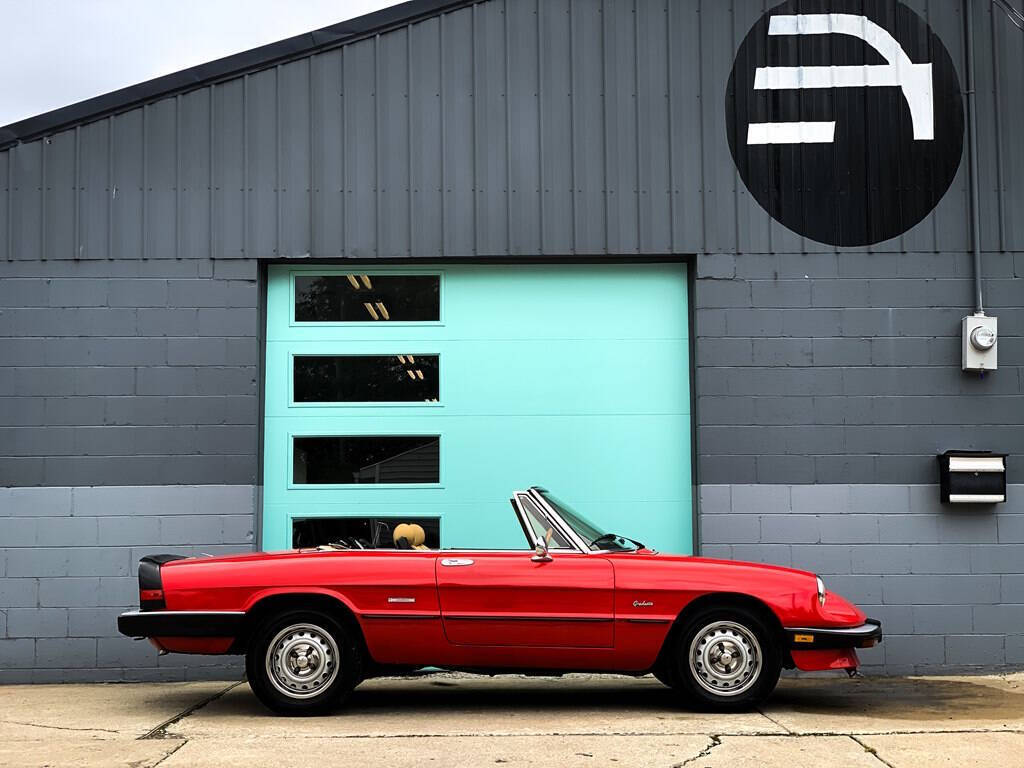 Alfa-Romeo-Spider-1987-Convertible-22
