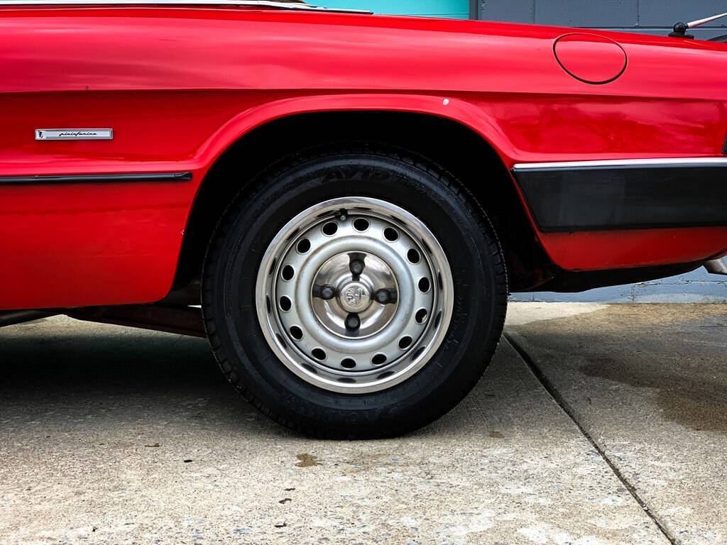 Alfa-Romeo-Spider-1987-Convertible-25