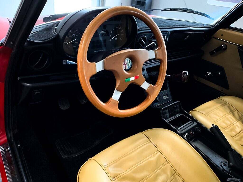 Alfa-Romeo-Spider-1987-Convertible-26