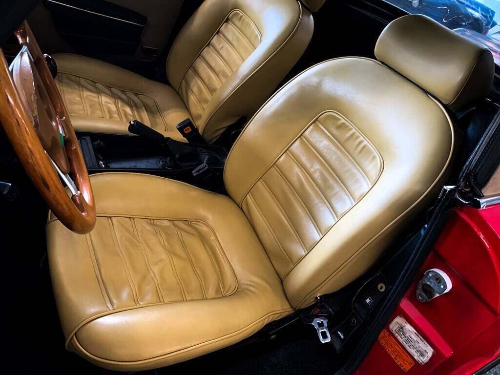 Alfa-Romeo-Spider-1987-Convertible-28