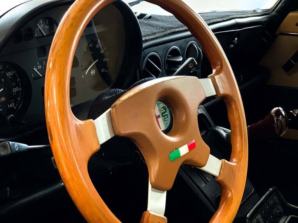 Alfa-Romeo-Spider-1987-Convertible-32