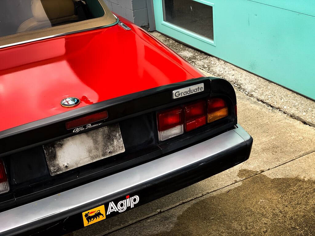 Alfa-Romeo-Spider-1987-Convertible-8
