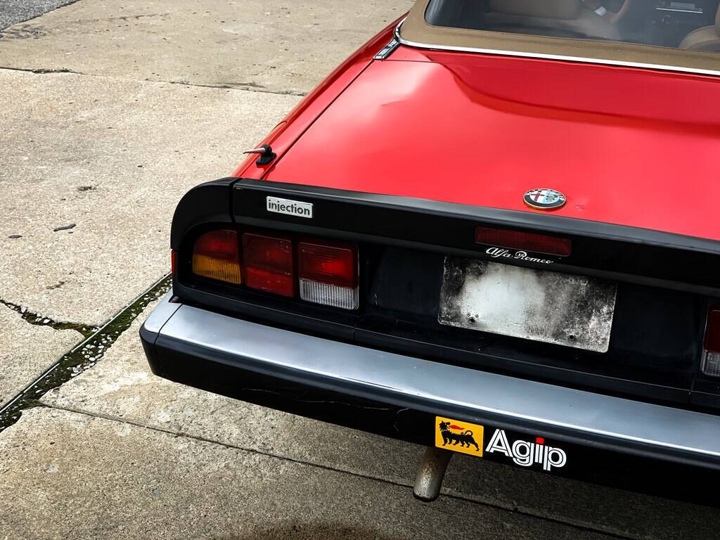 Alfa-Romeo-Spider-1987-Convertible-9
