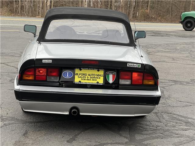 Alfa-Romeo-Spider-Quadrifoglio-1987-14