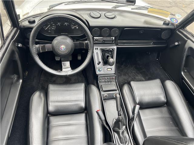 Alfa-Romeo-Spider-Quadrifoglio-1987-23