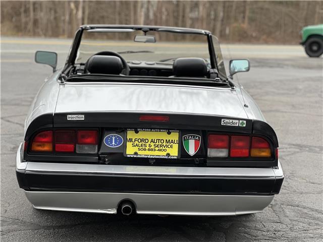 Alfa-Romeo-Spider-Quadrifoglio-1987-5