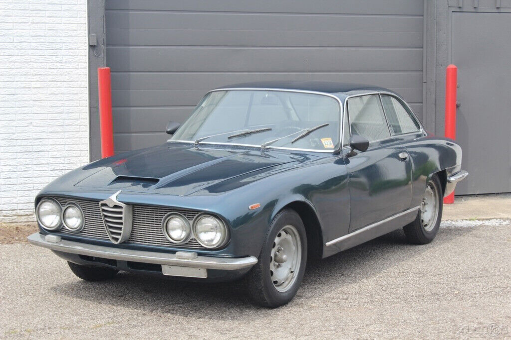 Alfa-Romeo-Sprint-2600-1966-Coupe-1