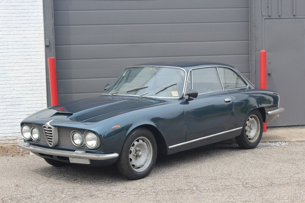 Alfa-Romeo-Sprint-2600-1966-Coupe-10