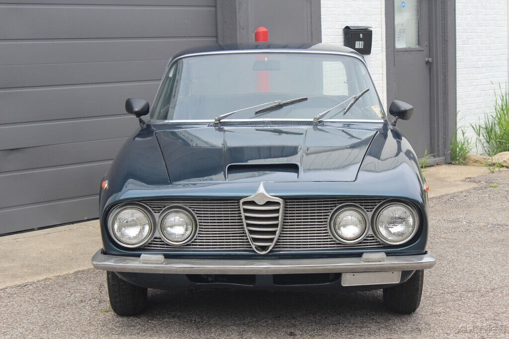 Alfa-Romeo-Sprint-2600-1966-Coupe-4