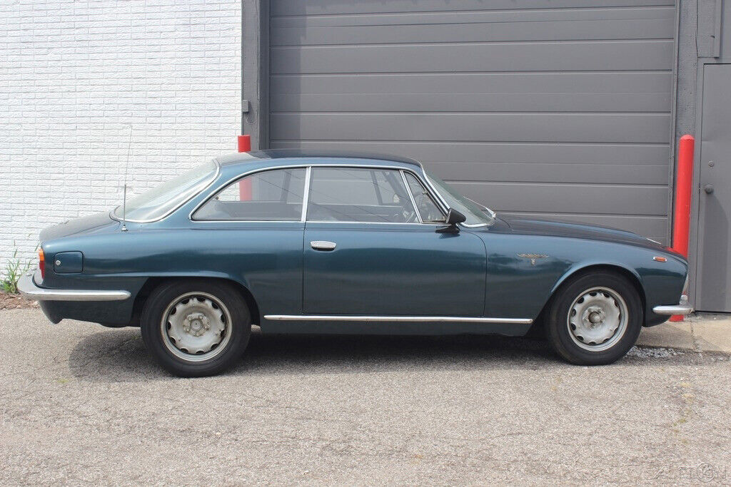 Alfa-Romeo-Sprint-2600-1966-Coupe-9