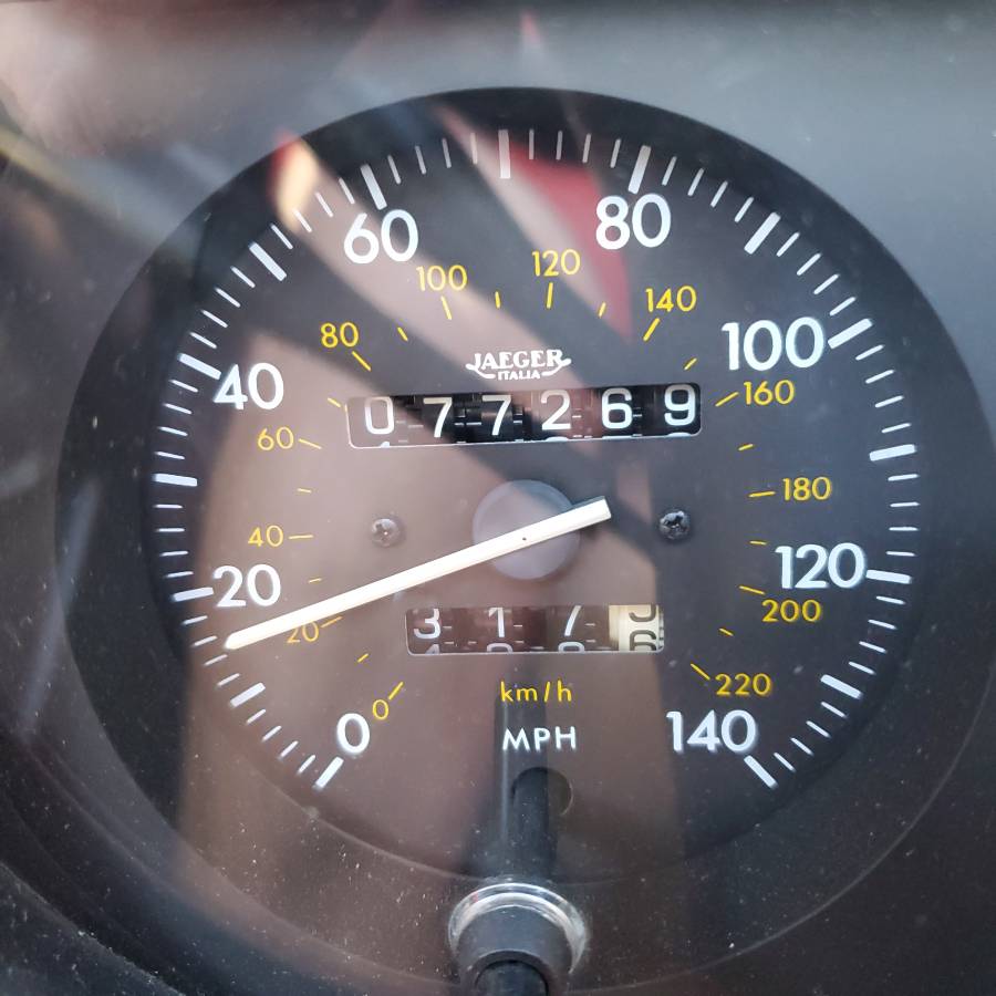 Alfa romeo Spider  1991 red