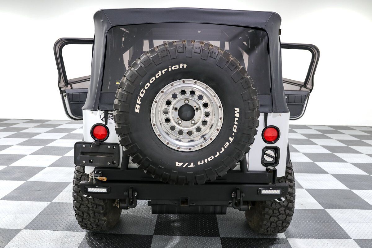American-CJ7-1981-Jeep-10