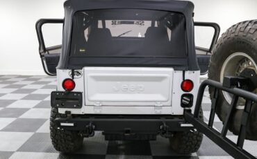 American-CJ7-1981-Jeep-11