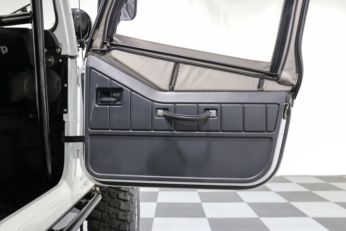 American-CJ7-1981-Jeep-25