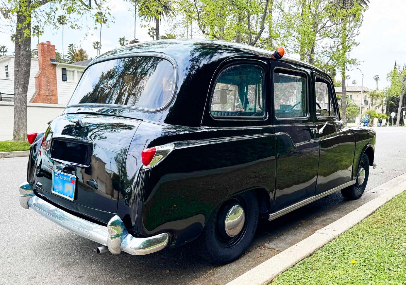 Austin-FX4-London-Taxi-1966-Taxi-2