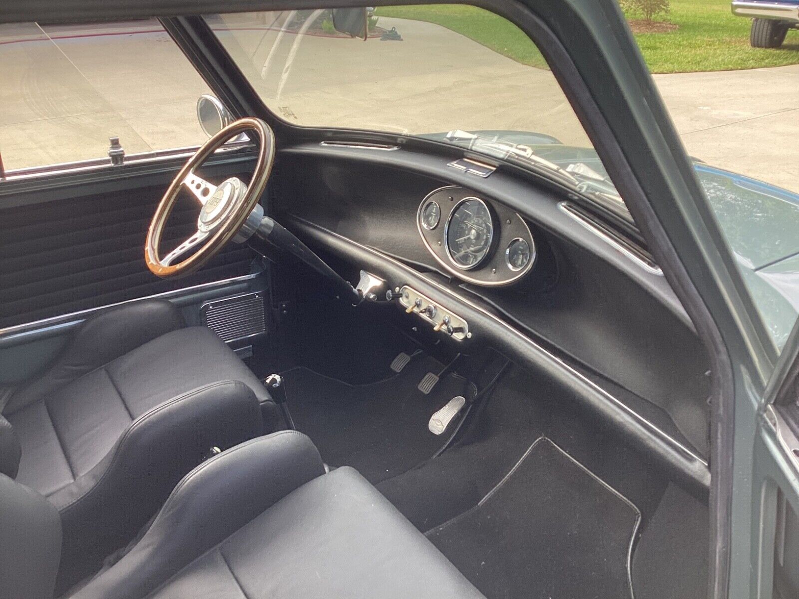 Austin-Mini-1963-Coupe-14