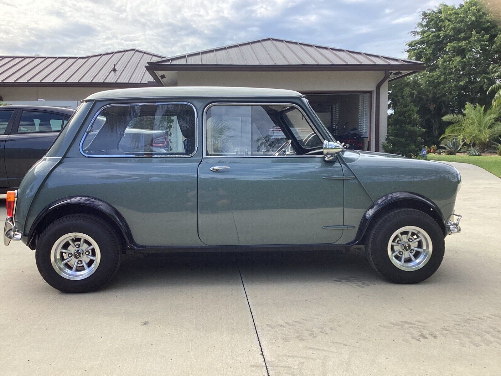 Austin-Mini-1963-Coupe-2