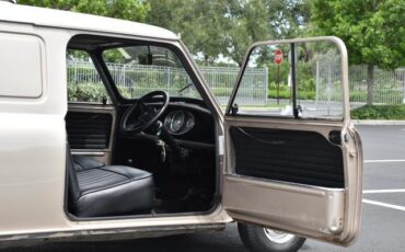 Austin-Mini-1967-Van-12