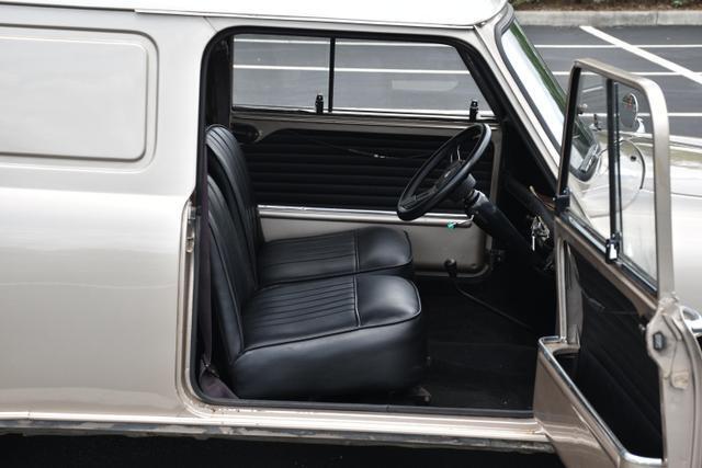 Austin-Mini-1967-Van-13
