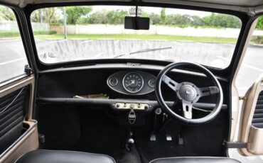 Austin-Mini-1967-Van-14