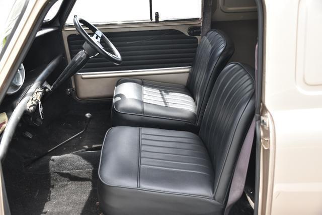 Austin-Mini-1967-Van-15