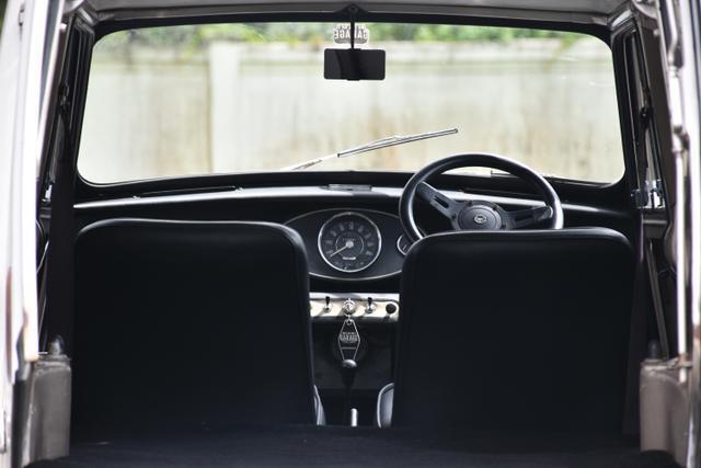 Austin-Mini-1967-Van-17