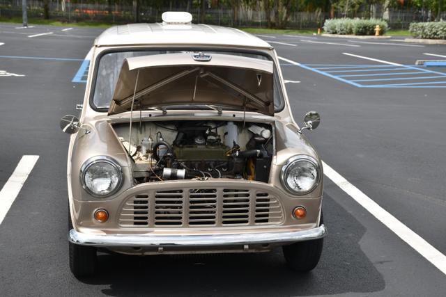 Austin-Mini-1967-Van-19