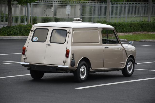 Austin-Mini-1967-Van-2