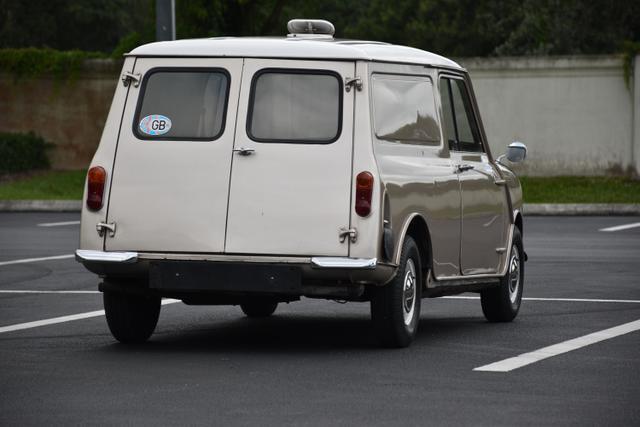 Austin-Mini-1967-Van-3