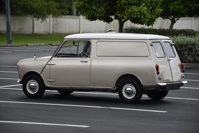 Austin-Mini-1967-Van-4