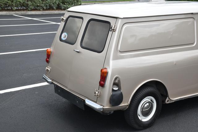 Austin-Mini-1967-Van-5