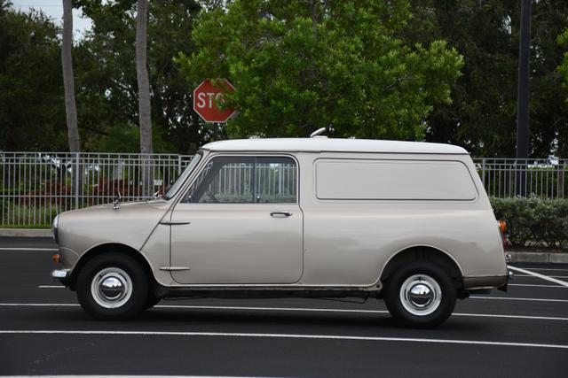 Austin-Mini-1967-Van-6