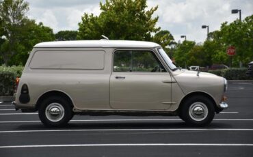 Austin-Mini-1967-Van-7
