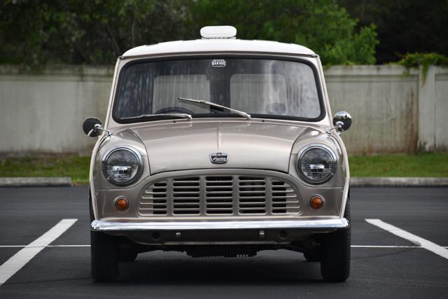 Austin-Mini-1967-Van-8