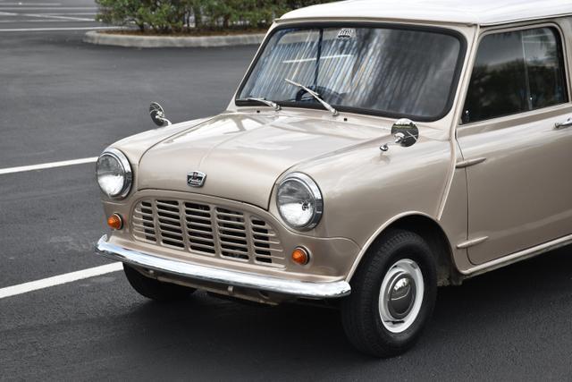 Austin-Mini-1967-Van-9