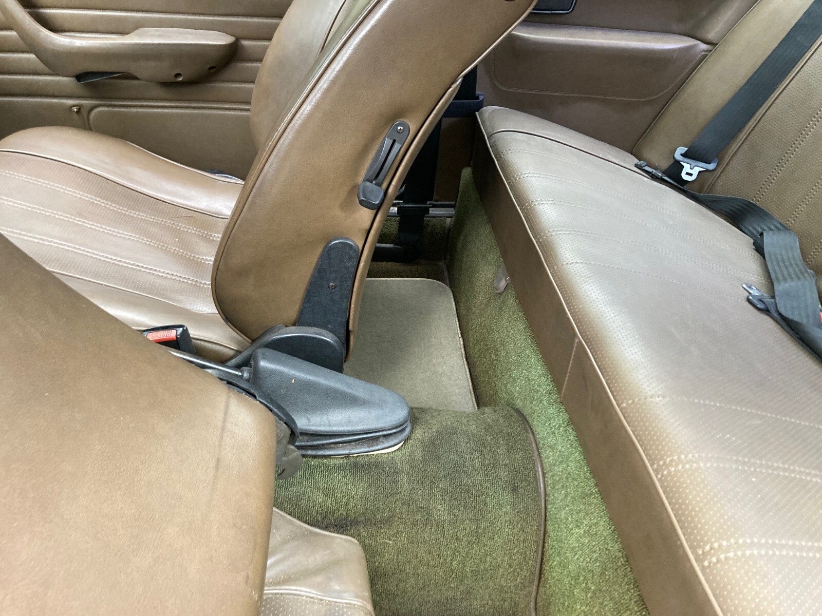 BMW-3-Series-1982-Coupe-11