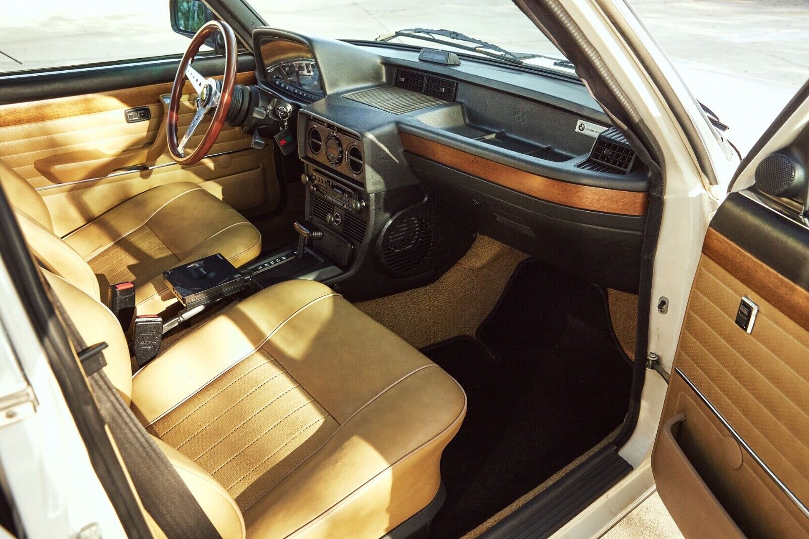 BMW-5-Series-1980-Sedan-14